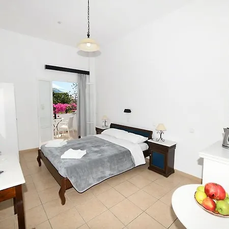 Sunflower Santorini 3* Kamári